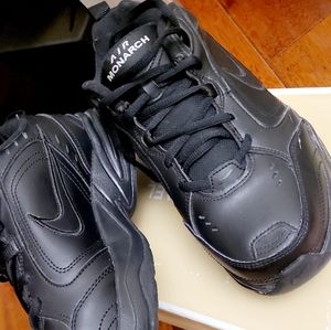 Nike Monarch IV NWOT never worn Men's 7(wide) / Women's 9 (wide)